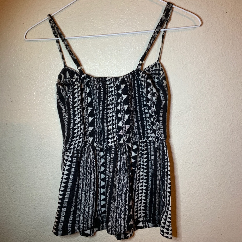 Triangle Pattern Flowy Tank - Picture 2 of 2